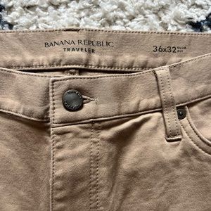 BANANA REPUBLIC TRAVELER KHAKI PANTS - 36x32